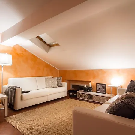 Dante - Bymyhomeincomo Apartment