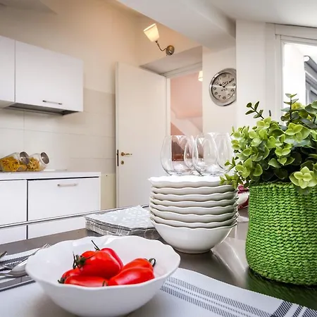 Apartment Dante - Bymyhomeincomo *