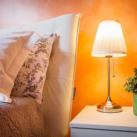 Apartment Dante - Bymyhomeincomo Como
